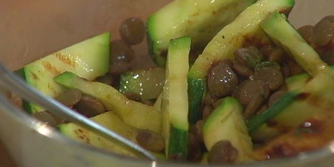 Рецепт брускетты с чечевицей, фетой и цукини