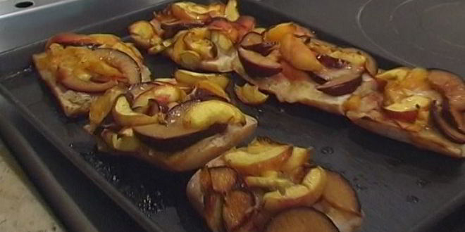 Рецепт брускетты с фруктами