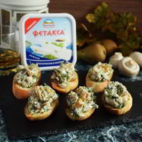 Брускетта с грибами и грушей