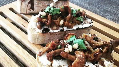 Рецепт Брускетты с грибами и мягким сыром