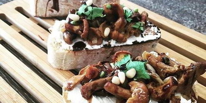 Рецепт брускетты с грибами и мягким сыром