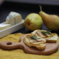 Брускетта с грушей