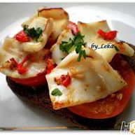 Рецепт Брускетты с кальмарами и чили