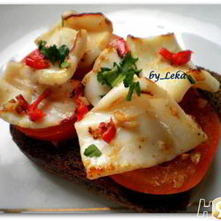 Рецепт Брускетты с кальмарами и чили
