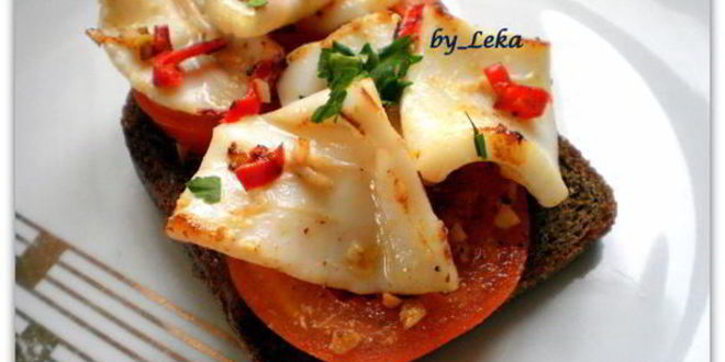 Рецепт брускетты с кальмарами и чили