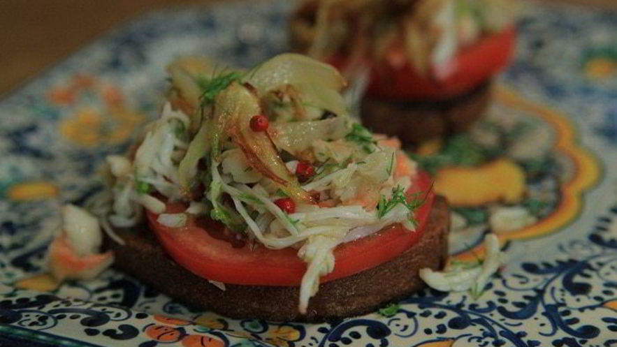 Рецепт брускетты с крабами