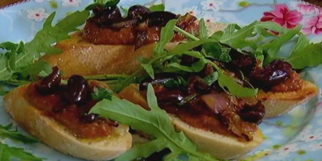 Рецепт брускетты с красной фасолью и сладким перцем