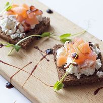 Рецепт Брускетты с лососем и сыром