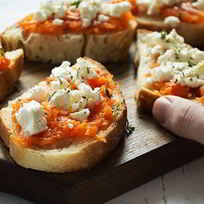 Рецепт Брускетты с печеной тыквой и фетой