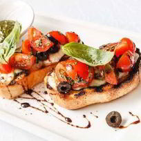 Рецепт Брускетты с помидорами и брынзой