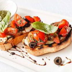 Рецепт Брускетты с помидорами и брынзой