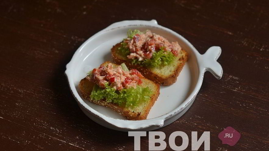 Рецепт брускетты с рыбным салатом