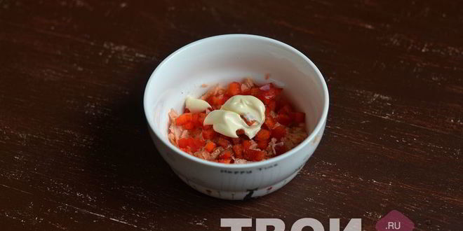 Рецепт брускетты с рыбным салатом