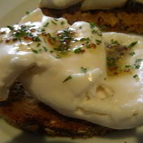 Рецепт Брускетты с теплым козьим сыром и уксусно-горчичной заправкой