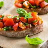Рецепт Брускетты с томатами и базиликом