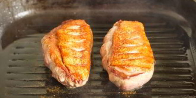 Рецепт брускетты с уткой, рукколой и бальзамическим соусом