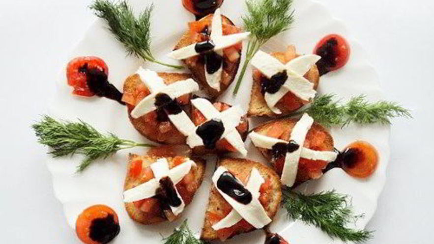 Рецепт брускетт из моцареллы unagrande и помидоров