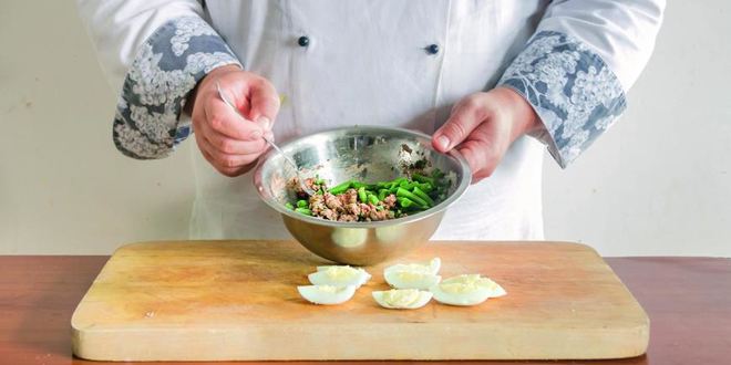 Рецепт брускетт с салатом из тунца с чечевицей