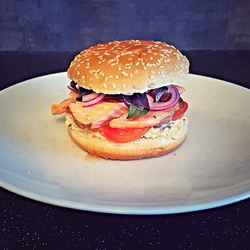 Рецепт Бургера с семгой и омлетом