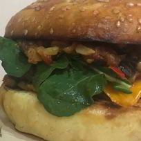 Рецепт Бургера солнечного с баклажаном и помидорами