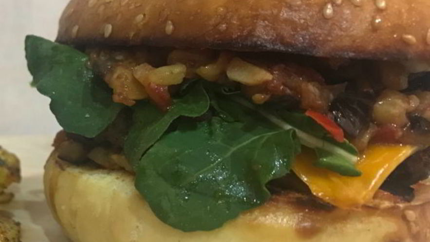 Рецепт бургера солнечного с баклажаном и помидорами