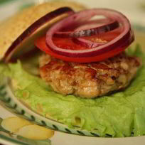 Рецепт Бургеров с тунцом, луком и помидорами