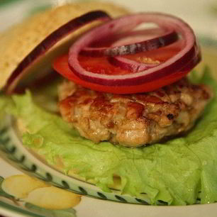 Рецепт Бургеров с тунцом, луком и помидорами