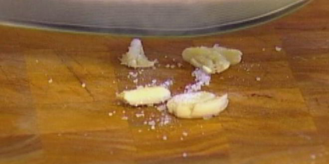 Рецепт бургеров с тунцом, луком и помидорами