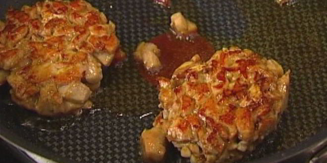 Рецепт бургеров с тунцом, луком и помидорами