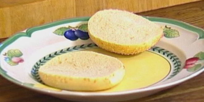 Рецепт бургеров с тунцом, луком и помидорами