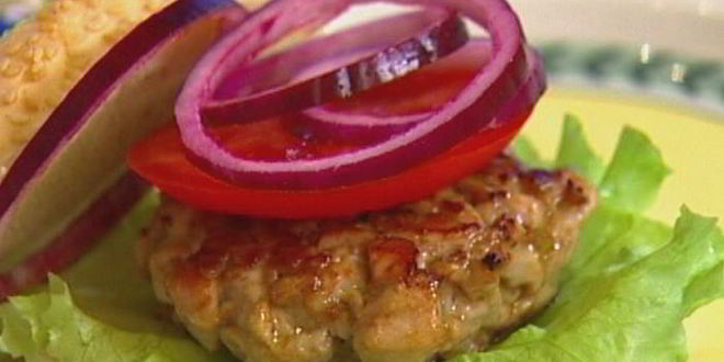 Рецепт бургеров с тунцом, луком и помидорами