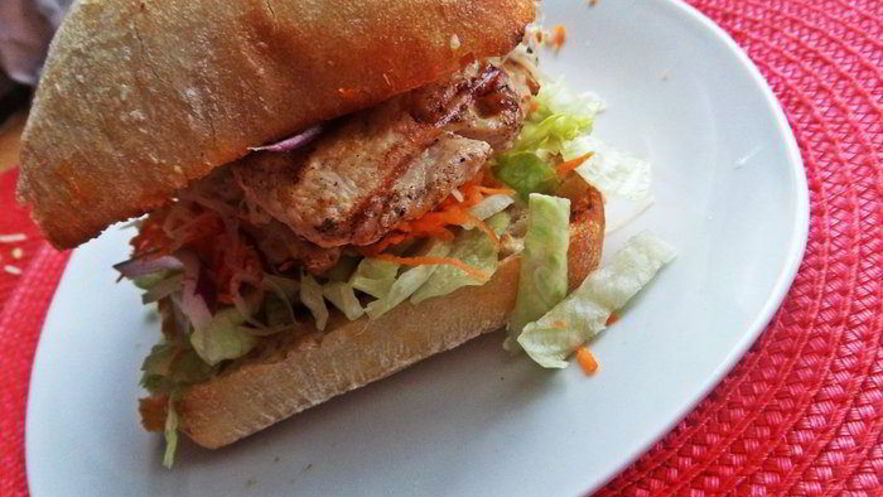 Рецепт двойного чикена-бургера на ржаной чиабатте