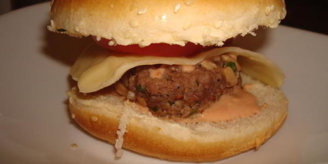 Рецепт гамбургера с грибами и белым вином