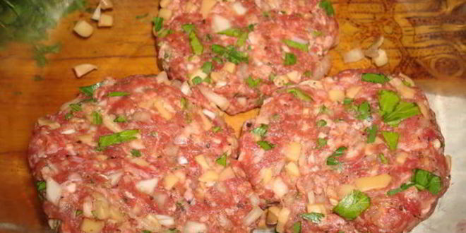 Рецепт гамбургера с грибами и белым вином