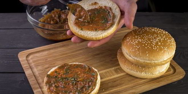 Рецепт гамбургера с пикантной заправкой