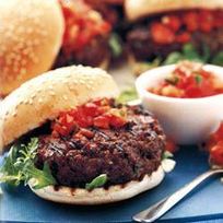 Гамбургеры с острой сальсой по-средиземноморски