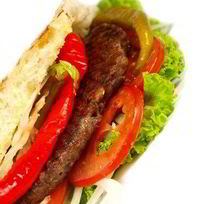 Маленькие бургеры в пите с салатом и овощами