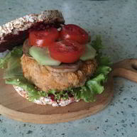 Рецепт Постного бургера с котлетой из нута и свекольным соусом