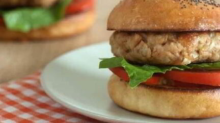 Рецепт Румяного бургера с тунцом