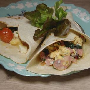Рецепт Буррито с индейкой, беконом и шпинатом
