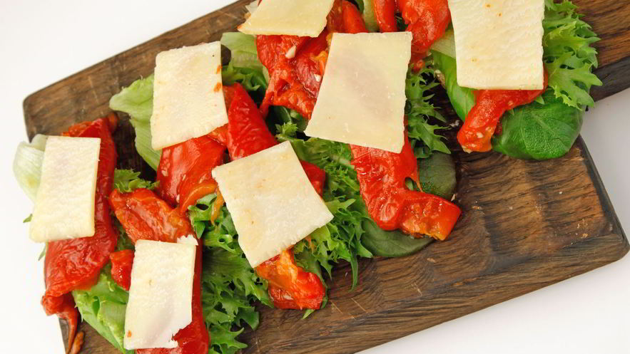 Рецепт бутерброда с творожным сыром и печеным перцем