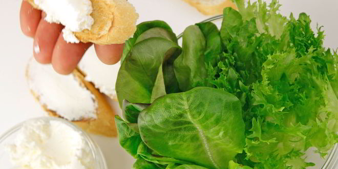 Рецепт бутерброда с творожным сыром и печеным перцем