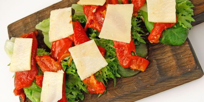 Рецепт бутерброда с творожным сыром и печеным перцем