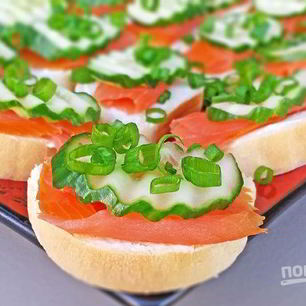Рецепт Бутербродов с красной рыбой и огурцом