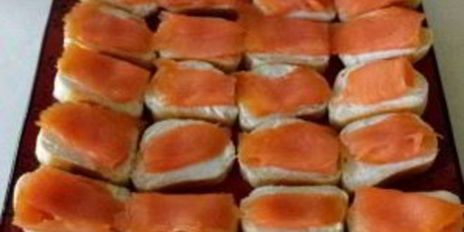 Рецепт бутербродов с красной рыбой и огурцом