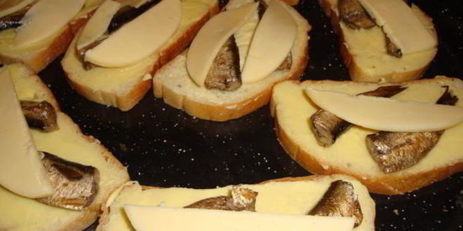 Рецепт бутербродов сырных шпроты