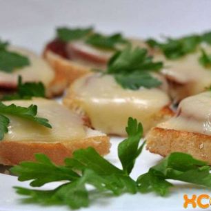 Рецепт Горячих бутербродов с колбасой и сыром