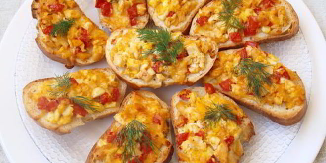 Рецепт горячих бутербродов с курицей и помидорами