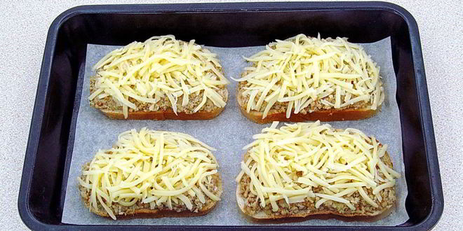 Рецепт горячих закусочных бутербродов с фаршем