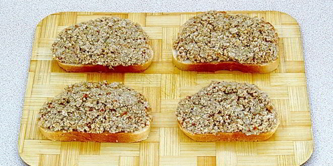 Рецепт горячих закусочных бутербродов с фаршем